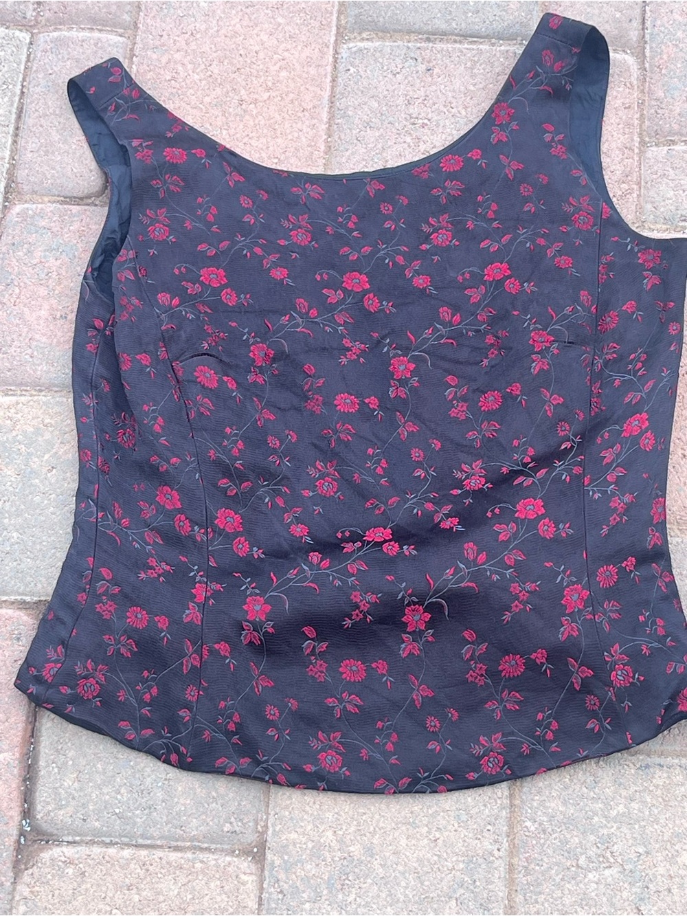 Floral Scoop Neck Women's Tank Top - Black with Red Floral